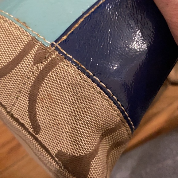 Coach Signature Tan/Multicolor Stripe Zippered Shoulder Tote/Handbag - Picture 8 of 11